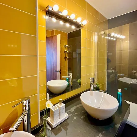 With Stunning Views, Pool, Gym, And Parking Appartement Mijas