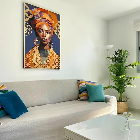With Stunning Views, Pool, Gym, And Parking Apartment *