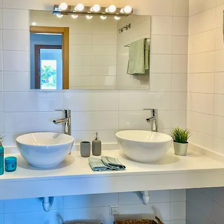 With Stunning Views, Pool, Gym, And Parking Apartment