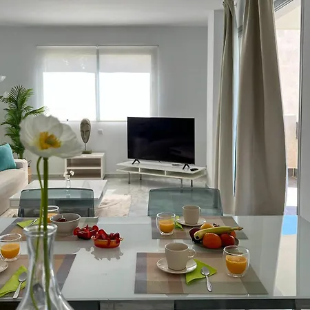 Apartment With Stunning Views, Pool, Gym, And Parking