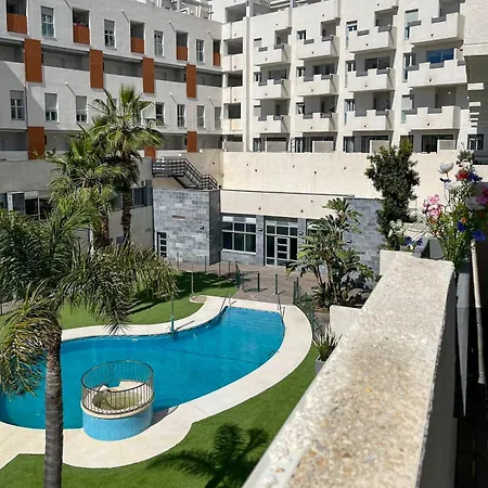 With Stunning Views, Pool, Gym, And Parking Apartment *