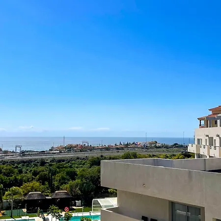 Apartment With Stunning Views, Pool, Gym, And Parking *