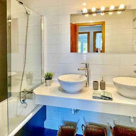 With Stunning Views, Pool, Gym, And Parking *