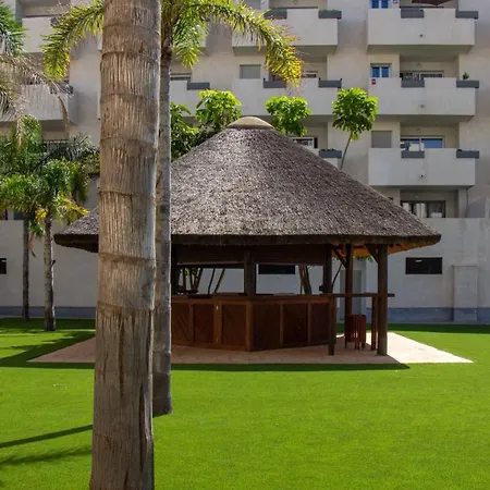 Apartment With Stunning Views, Pool, Gym, And Parking *