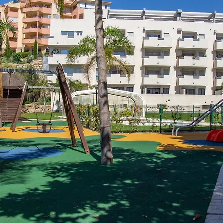 With Stunning Views, Pool, Gym, And Parking Apartment *
